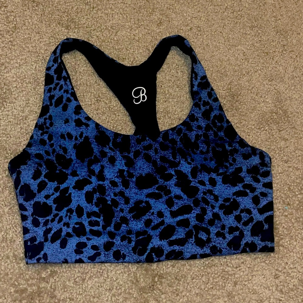 Brand new with out tags. Reversible! Goes to all black when you flip it!